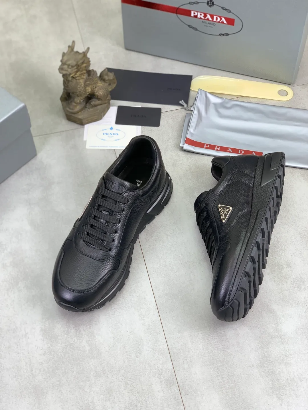 Men's men's shoes💰P580💰【New model】Top quality, new popular models on the official website, which will never go out of style for a century,🆘 The trendy brand (Prada) mainly promotes popular models, avant-garde and versatile fashionable men's shoes, private version molding, cowhide surface splicing 1:1 oil edge processing... fashionable and simple, original imported cowhide interior cowhide feet; the atmosphere and personality are more fashionable, eye-catching and pursuing class. It will subvert old ideas and be a must-have for fashionistas who want to spend time with you! Must keep it! High-end comfort, high-end quality workmanship. Size: 38-44 Various colors available. full package